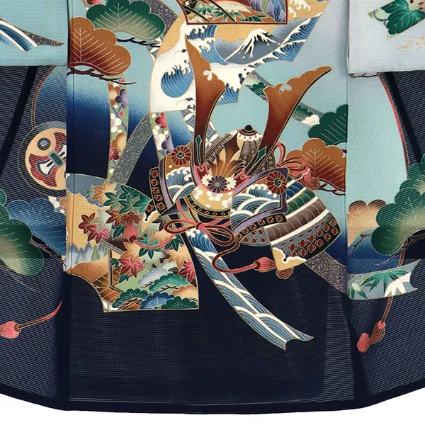 紺地に鷹と兜の絽の祝い着（産着）／男児 裾模様