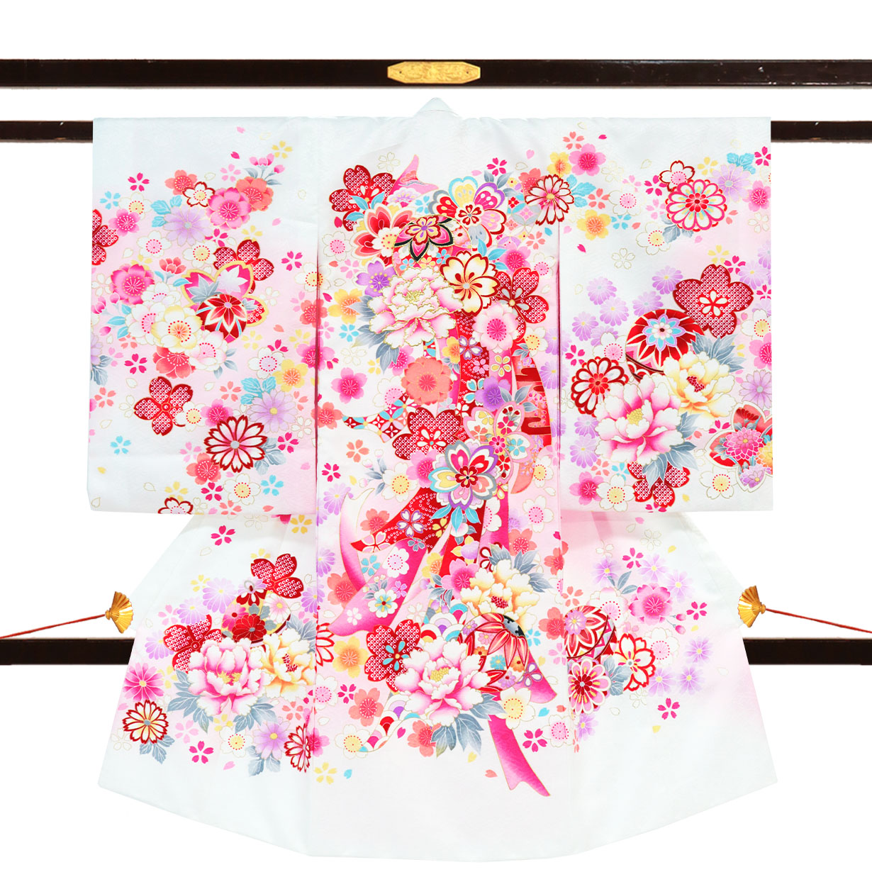 白地に四季花と熨斗の祝い着（産着）／女児（ポリエステル）