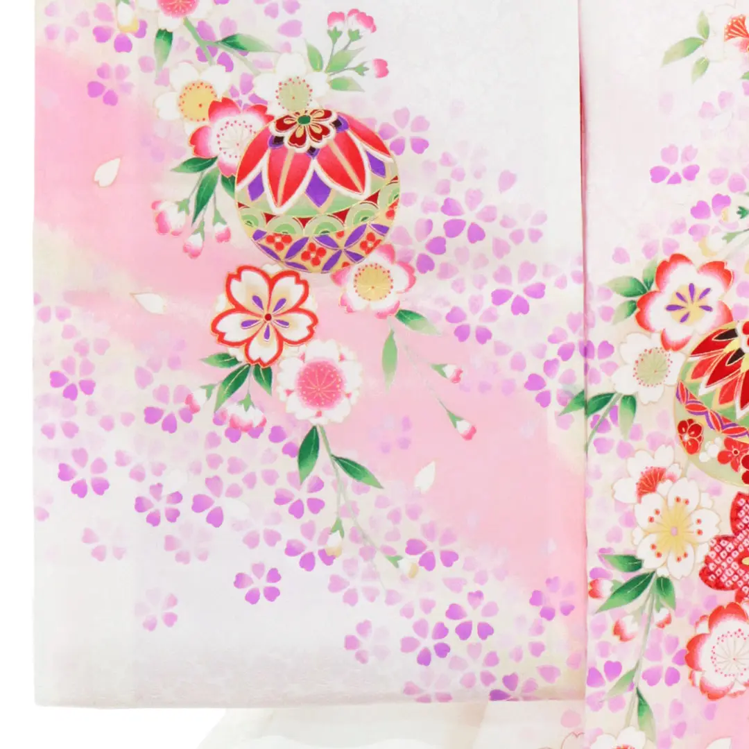 白地に鞠としだれ桜の祝い着（産着）／左袖詳細