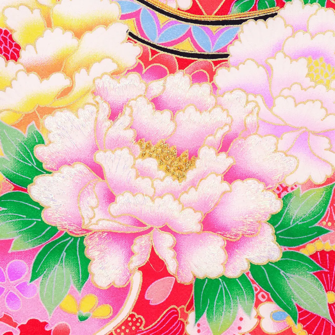 <翔月> 赤地に四季花と鈴の祝い着／鞠の柄詳細