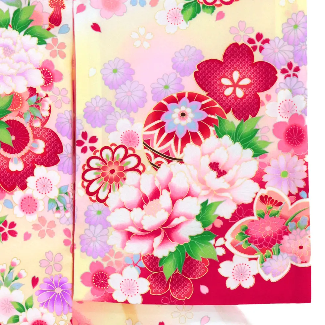 お宮参り産着／<翔月> 白地に四季花と鈴の祝い着／女児／右袖詳細