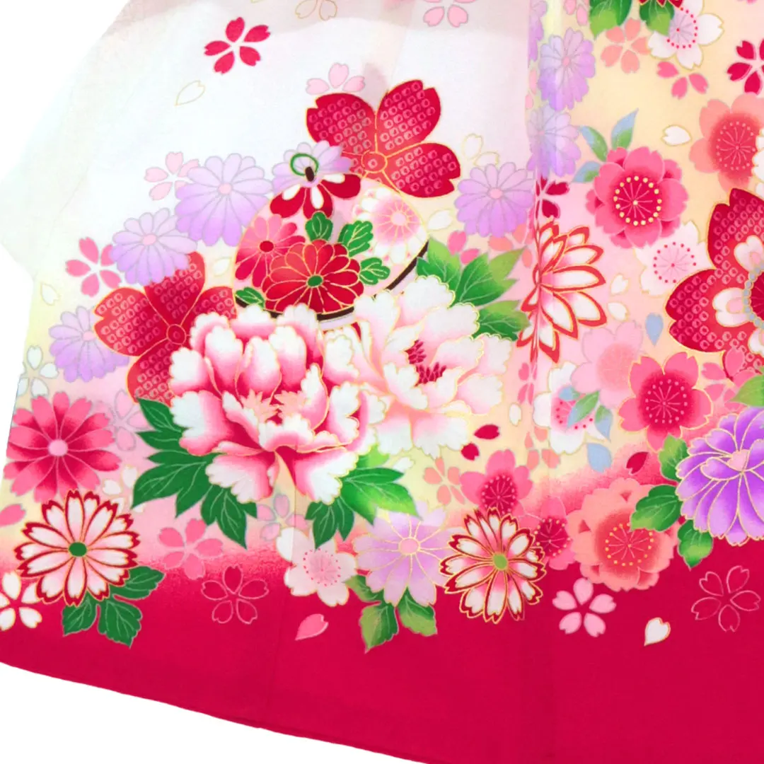 お宮参り産着／<翔月> 白地に四季花と鈴の祝い着／女児／左裾詳細
