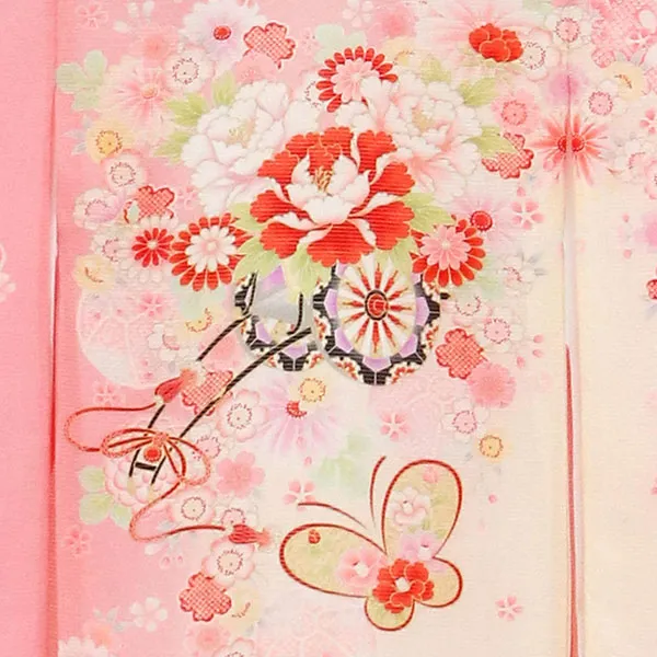 ピンク地に牡丹と花車と蝶の絽の祝い着（産着）／女児 背守り