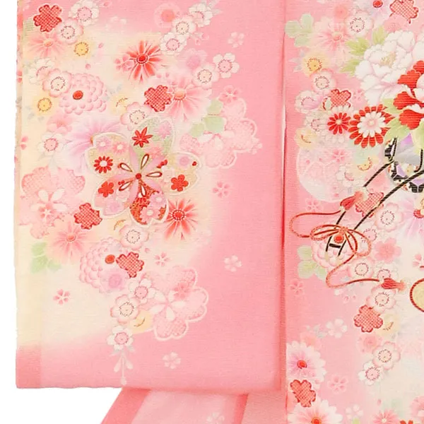 ピンク地に牡丹と花車と蝶の絽の祝い着（産着）／女児 左袖