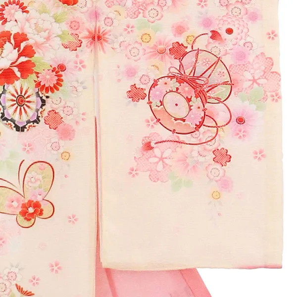 ピンク地に牡丹と花車と蝶の絽の祝い着（産着）／女児 右袖