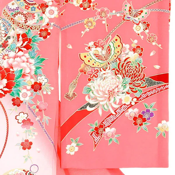 ピンク地に熨斗と蝶と鈴の絽の祝い着（産着）／女児 右袖