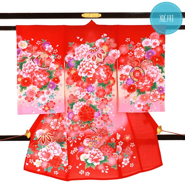 赤地に鞠と大輪の牡丹の絽の祝い着（産着）／女児