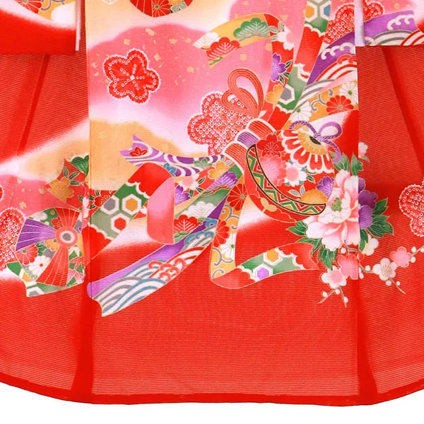 赤地に鈴と鞠、熨斗の絽の祝い着（産着）／女児 裾模様