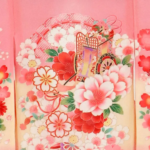 お宮参り産着／ピンク地に御所車と鞠と鼓・牡丹の絽の祝い着／女児