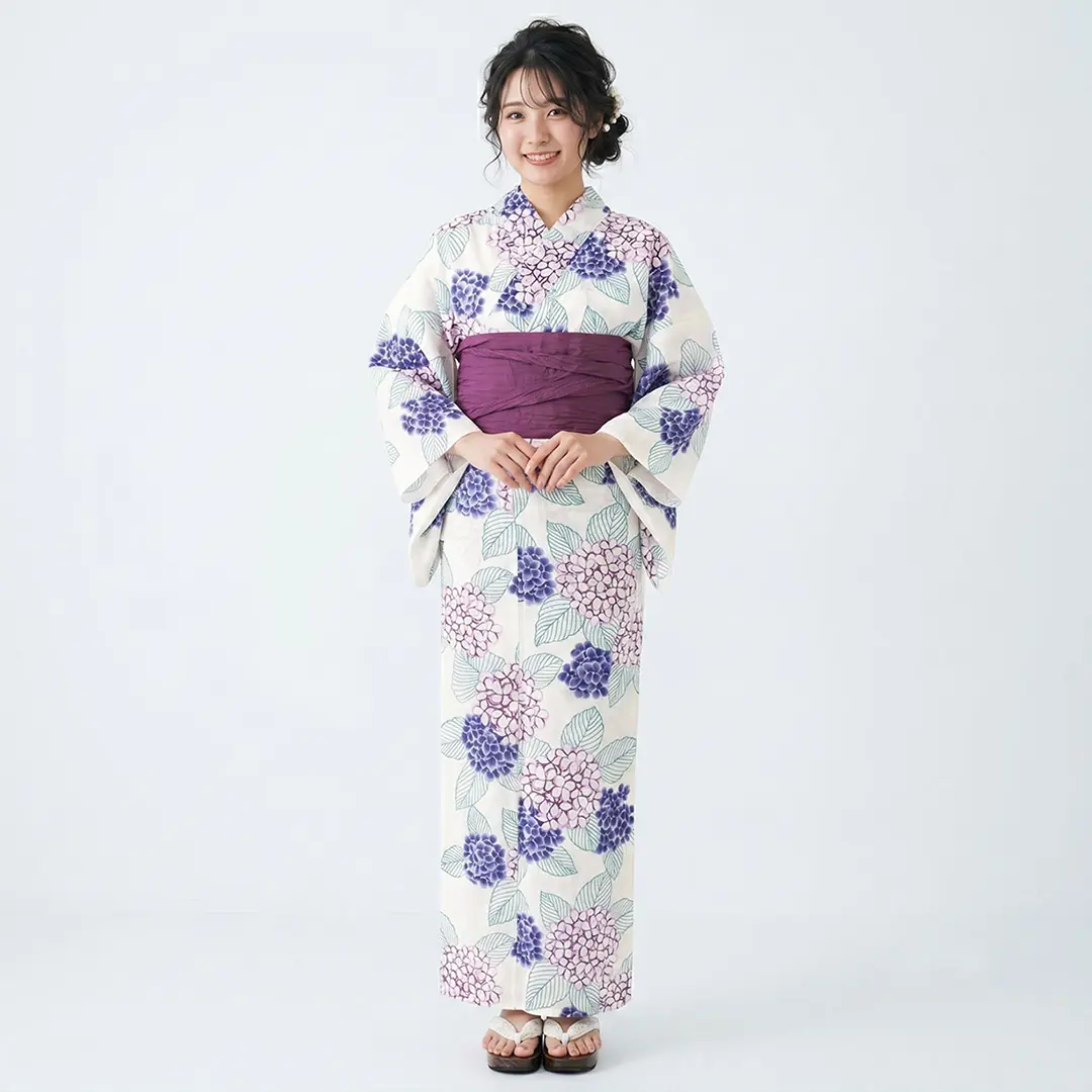 白地×紫と青の紫陽花／レディース浴衣／着用イメージ