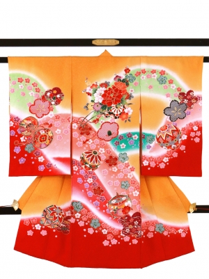 金茶色に桜と山取りの祝い着／女児